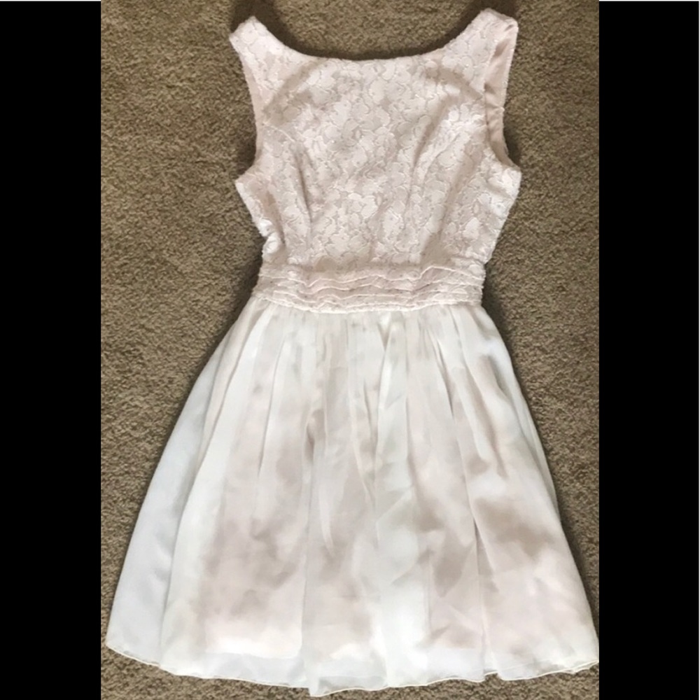 Beautiful girls/juniors cream /lace dress, size 1